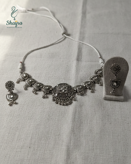 Vintage Ghungroo Detailing Choker & Earrings