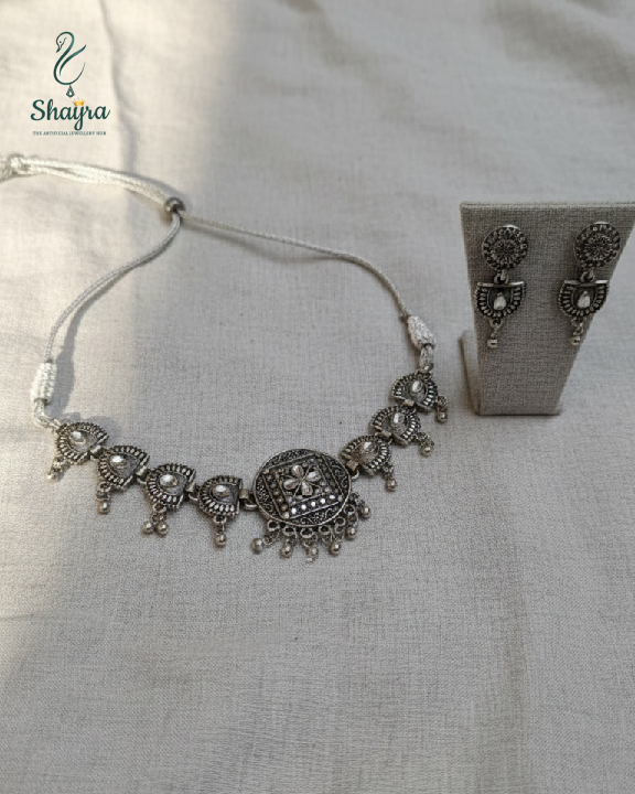 Vintage Ghungroo Detailing Choker & Earrings