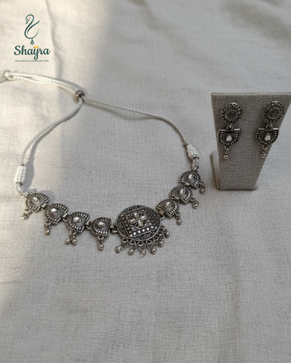 Vintage Ghungroo Detailing Choker & Earrings